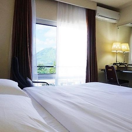 Jhoanie Hotel Tomohon エクステリア 写真