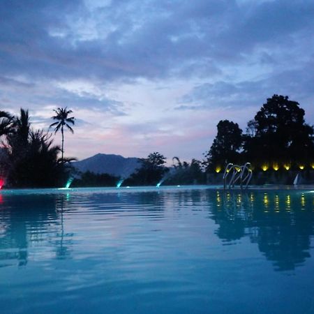 Jhoanie Hotel Tomohon エクステリア 写真