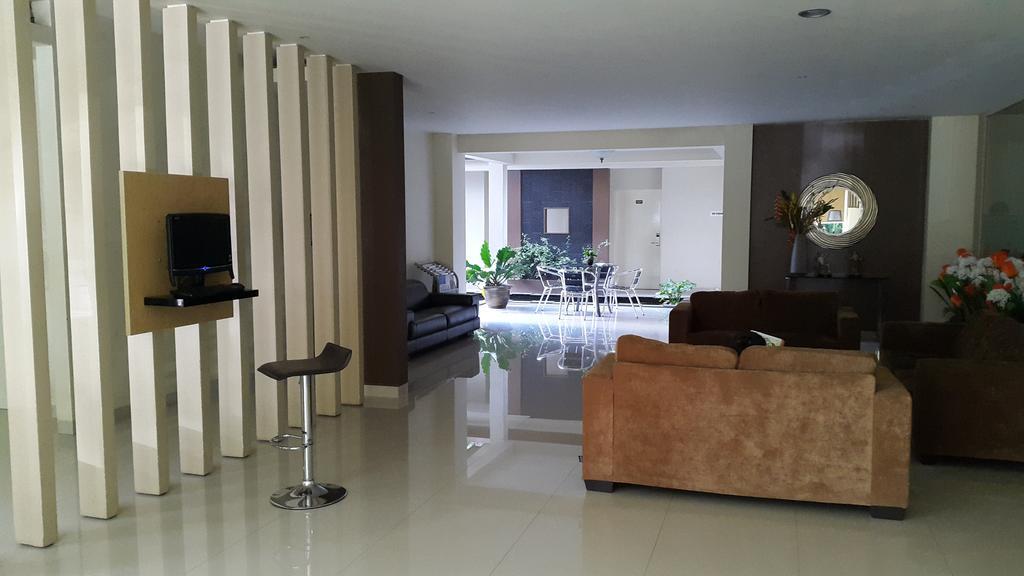 Jhoanie Hotel Tomohon エクステリア 写真