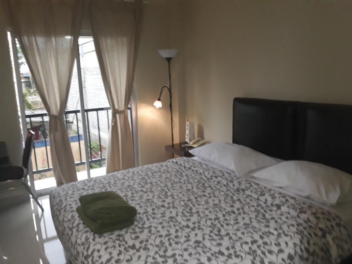 Jhoanie Hotel Tomohon エクステリア 写真