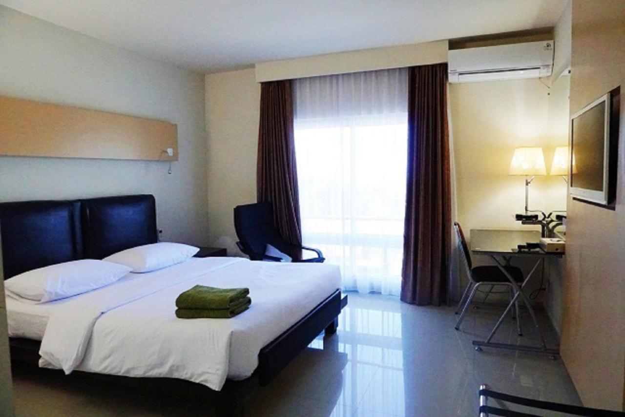 Jhoanie Hotel Tomohon エクステリア 写真