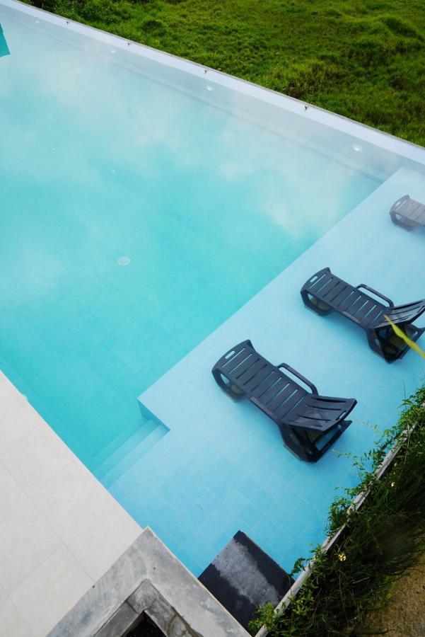 Jhoanie Hotel Tomohon エクステリア 写真