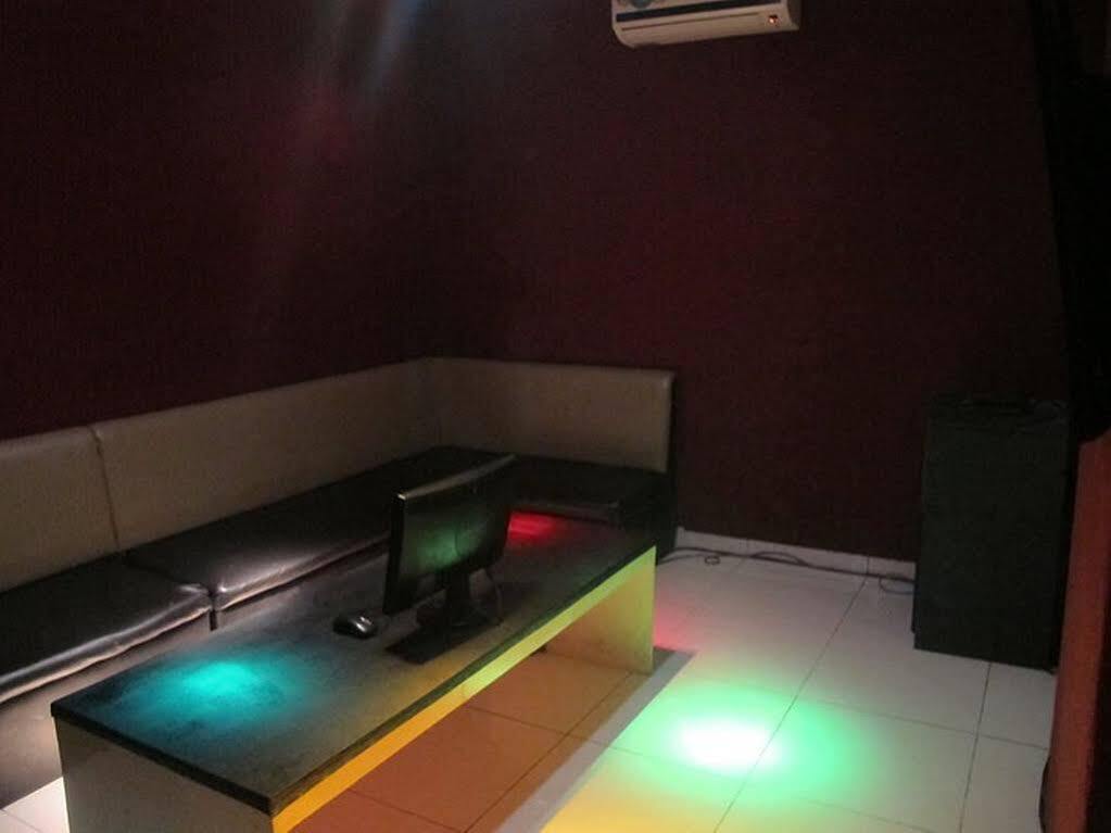 Jhoanie Hotel Tomohon エクステリア 写真